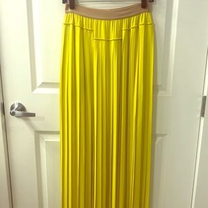 BCBG pleaded maxi skirt (size XS)